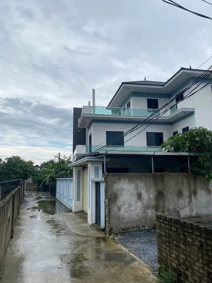 Bán nhà 3 tầng 241m² giá 3 tỷ Chợ Sơn - Ảnh 1