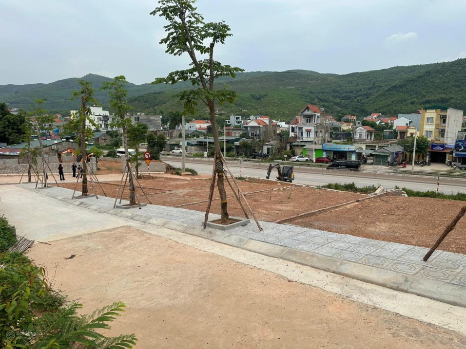Bán đất tại Đại Yên, Lõi trung tâm Hạ Long Xanh giá 2,4 tỷ. 72,6 m2, giá cực chất - Ảnh 1