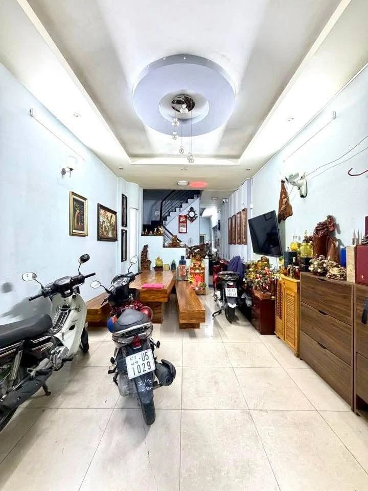 Bán nhà 4 tầng 60m2 mặt tiền Phan Đăng Lưu, Phú Nhuận - Ảnh 1