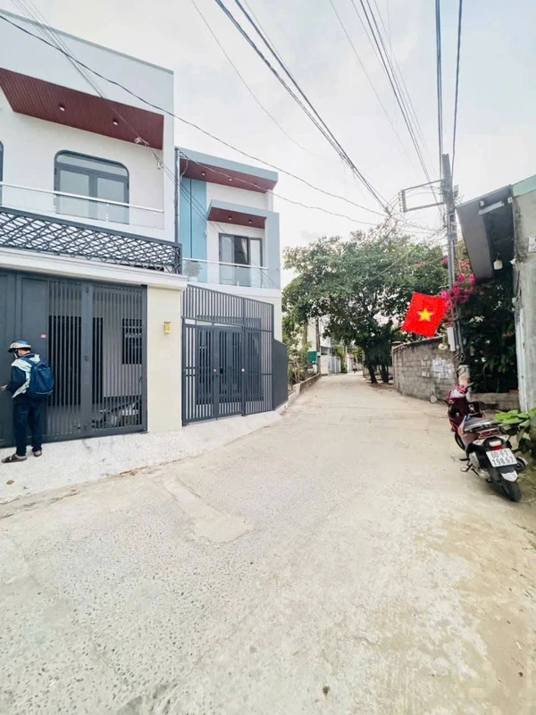 Bán nhà lầu mái Thái 5x21m, 3PN Trảng Dài Đồng Nai