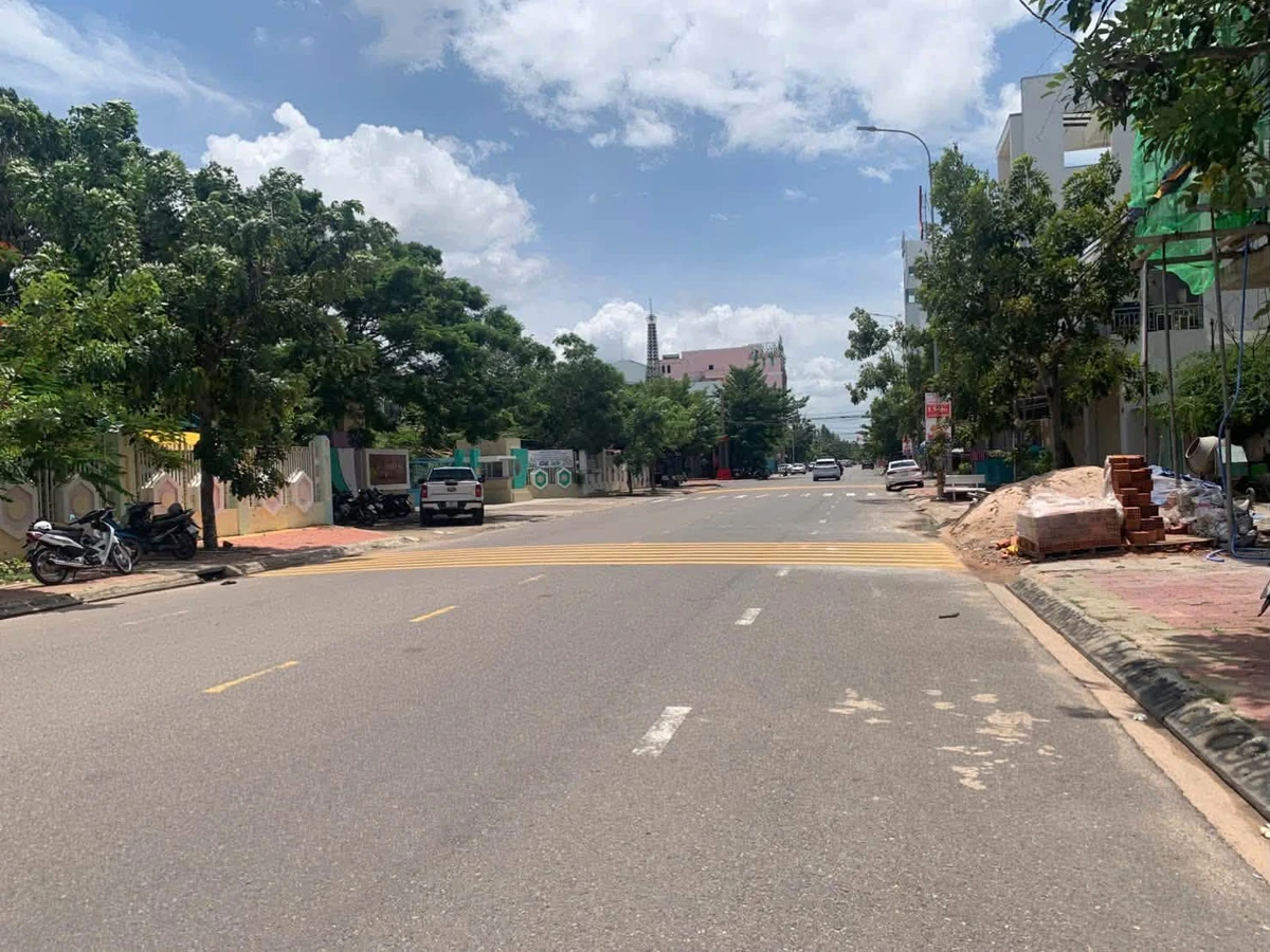 Bán đất mặt tiền Phạm Hùng Phan Thiết 200m2 9.2 tỷ - Ảnh thu nhỏ 2