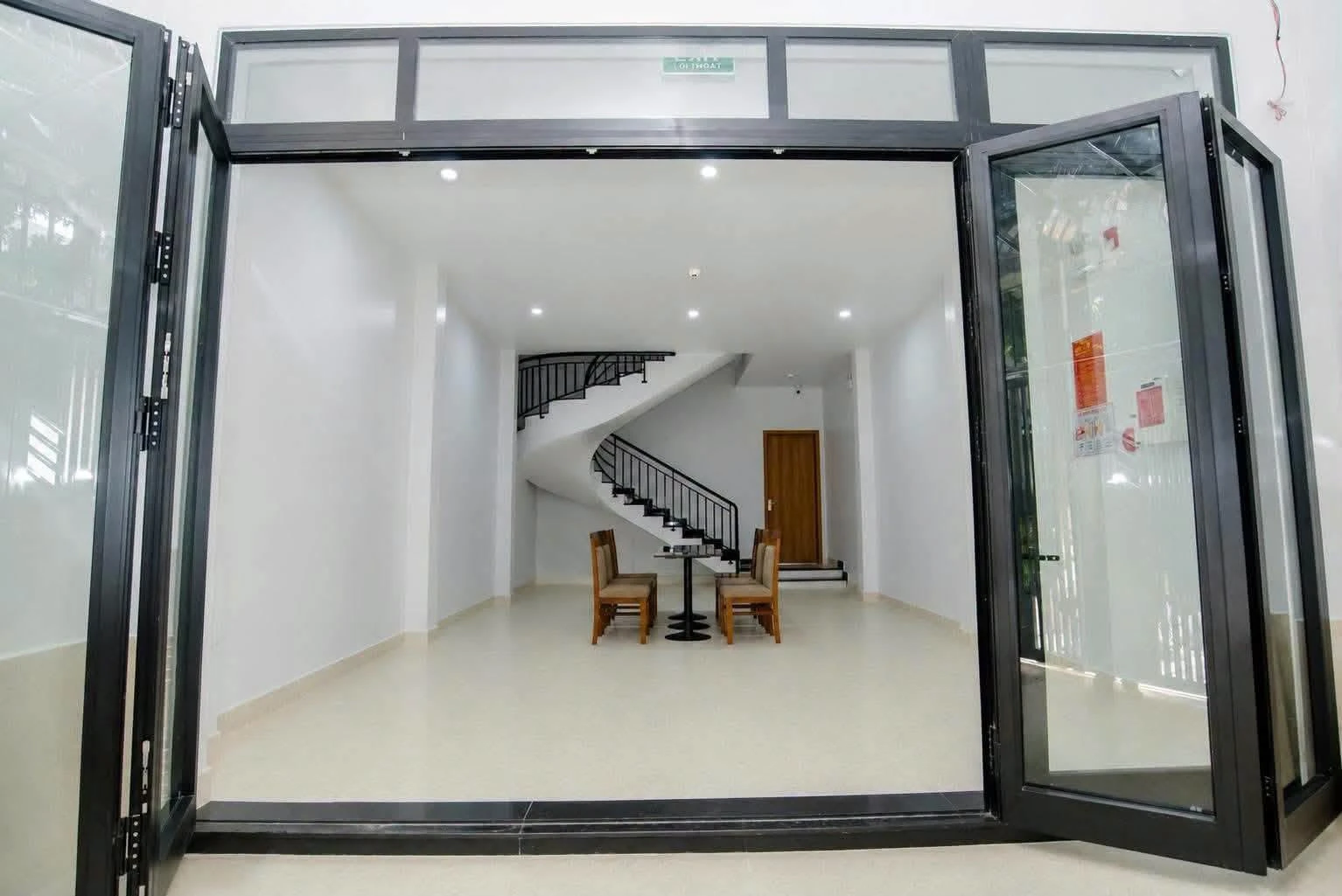 Bán nhà 3 tầng mặt tiền 5m5, 100m2, 12 tỷ, Hải Châu, Đà Nẵng - Ảnh 1
