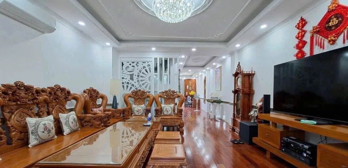 Bán nhà mặt tiền 85m Dĩ An, 1 trệt 3 lầu, thang máy - Ảnh 1