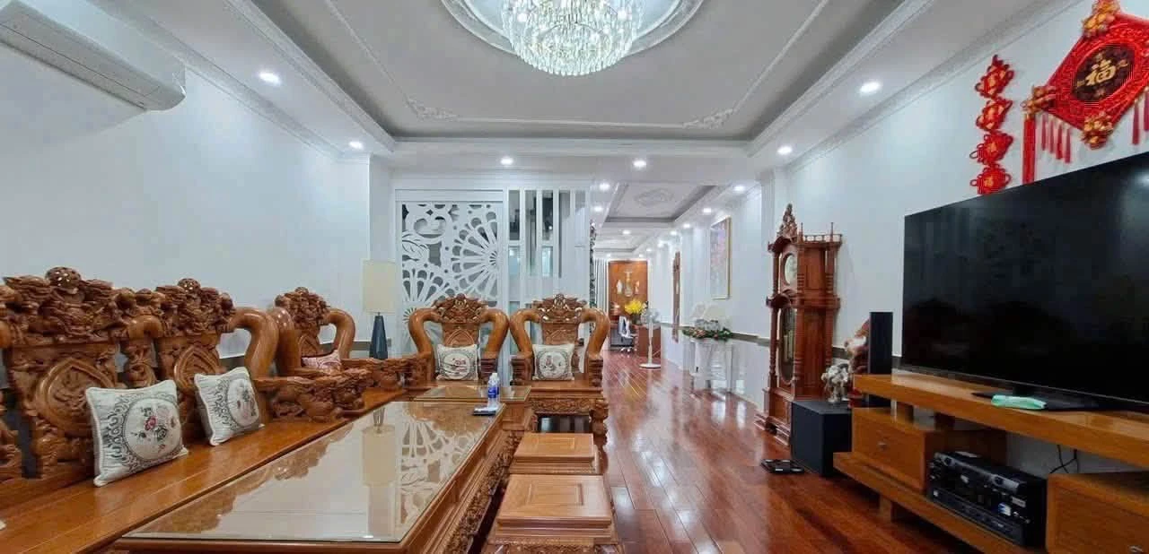 Bán nhà mặt tiền 85m Dĩ An, 1 trệt 3 lầu, thang máy - Ảnh 1