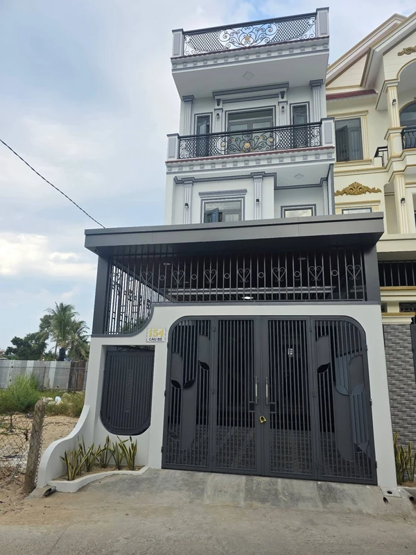 Bán nhà 3 tầng mới xây 100m2 đường Cầu Bè, Vĩnh Thạnh, Tây Nha Trang giá 5,2 tỷ