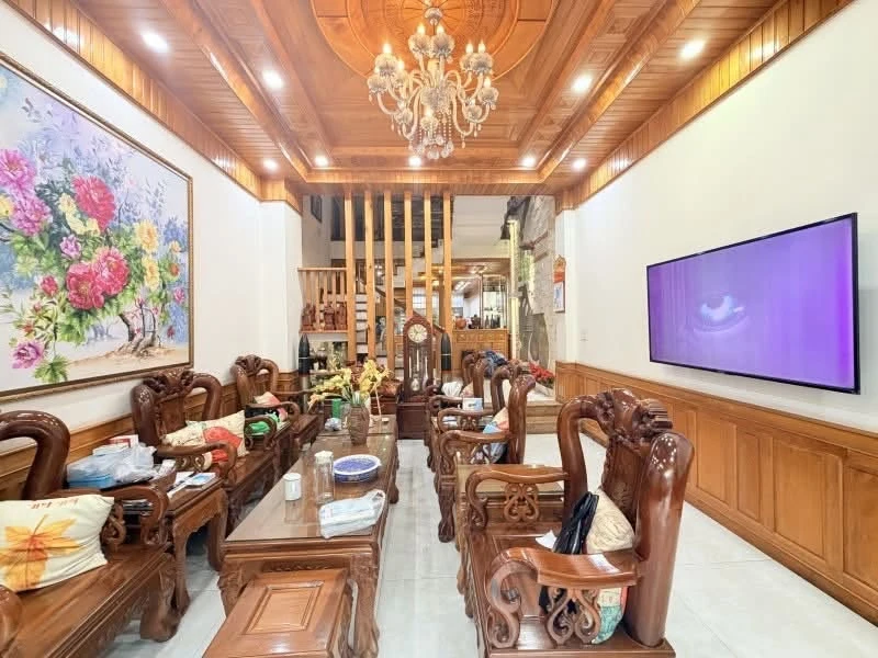Bán nhà mặt tiền Thái Thị Bôi 4 tầng 310m² hơn 10 tỷ