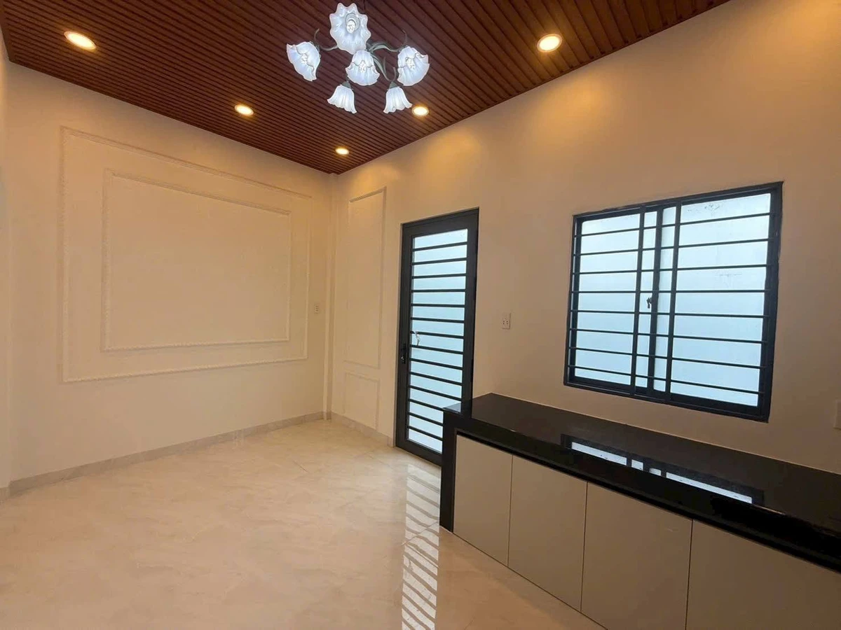Bán nhà mới Phú Tân 100m2 2PN nội thất đầy đủ 1 tỷ 650 - Ảnh 1