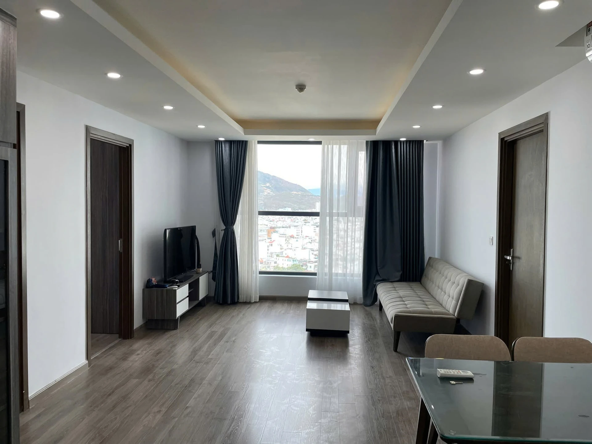Bán căn hộ 3 phòng ngủ 90m² tầng cao Nha Trang 8,5 tỷ - Ảnh 1