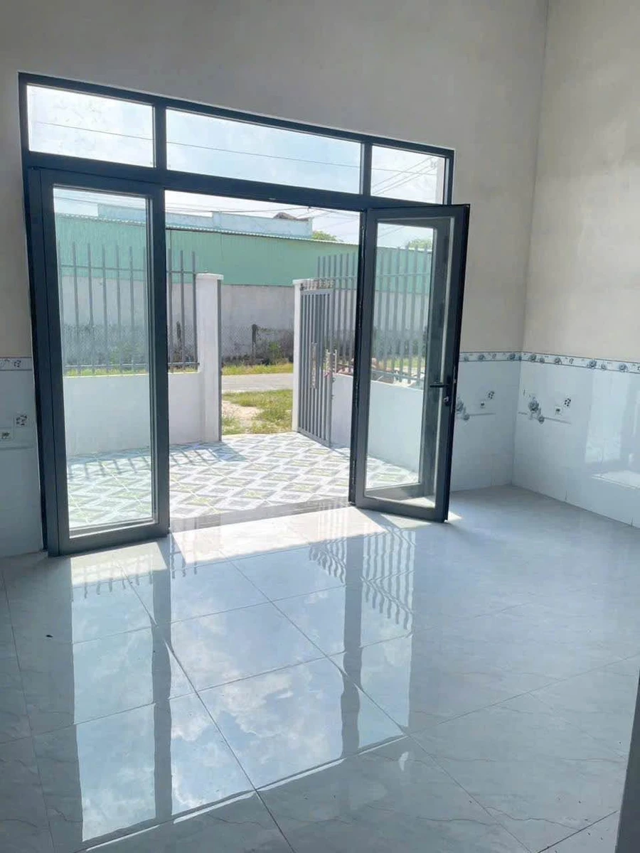 Bán nhà mới xây 5x20m, 2 phòng ngủ, đường Tỉnh lộ 7, giá 1,8 tỷ - Ảnh thu nhỏ 4