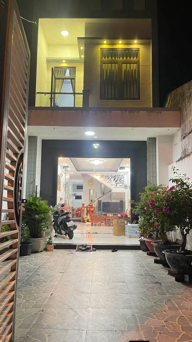 Bán nhà 2 mê 145m² mặt tiền Lê Trung Ngôn, Quận 3 - Ảnh 1