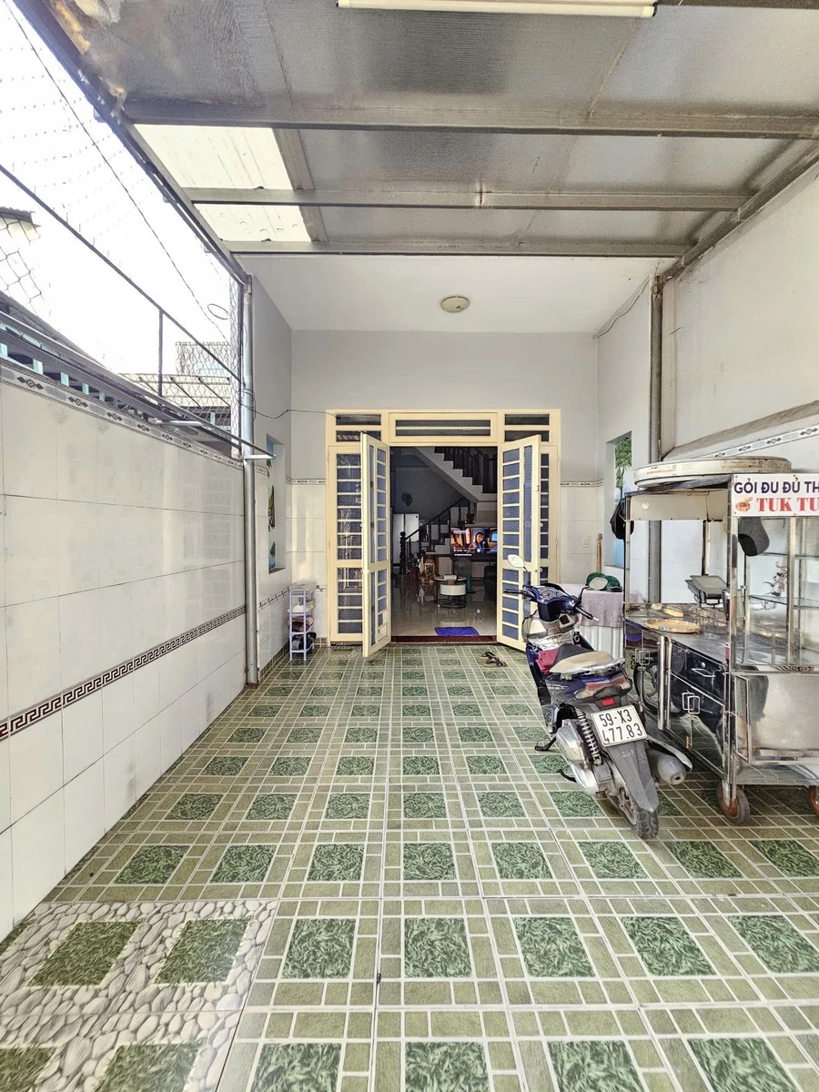 Bán nhà mặt tiền kinh doanh 99,2m2, 5 tỷ 900 tại Dĩ An - Ảnh thu nhỏ 2