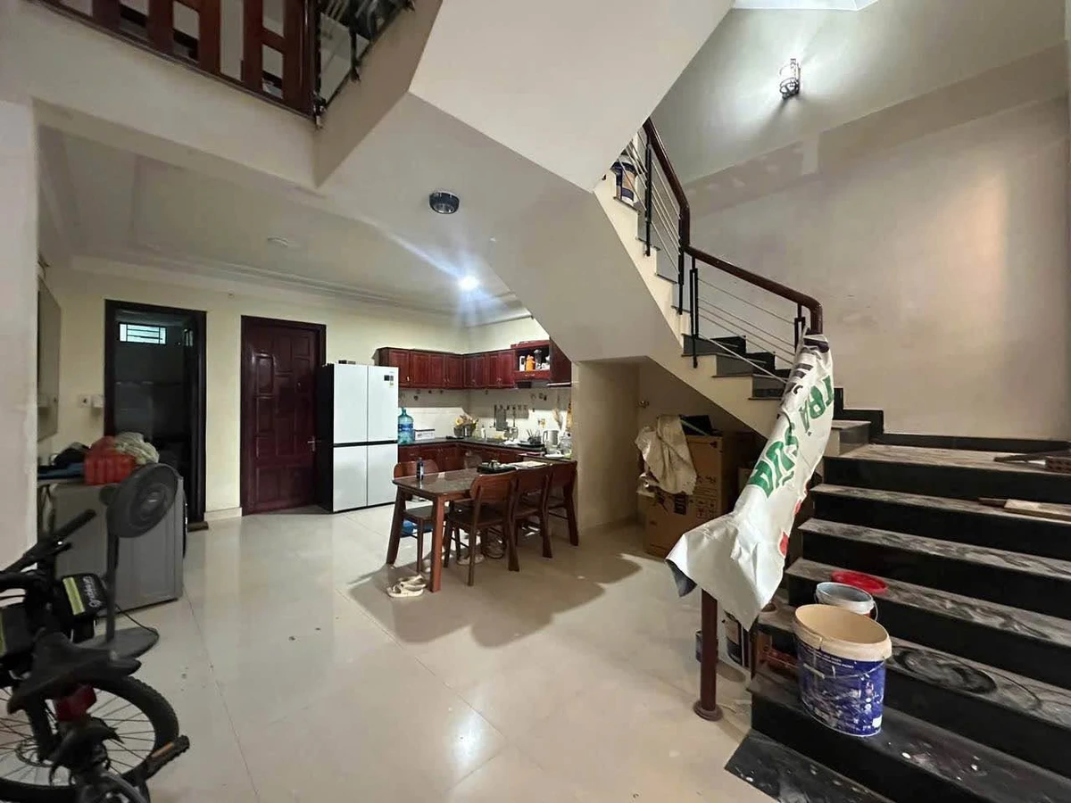 Cho thuê nhà 3 tầng mặt tiền 100m² Kinh Dương Vương Đà Nẵng - Ảnh thu nhỏ 2