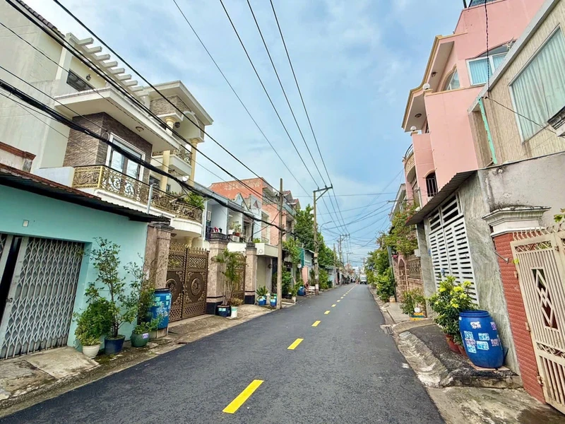 Bán nhà 1 trệt 1 lầu 120m² Phước Tân, 3 phòng ngủ dx26