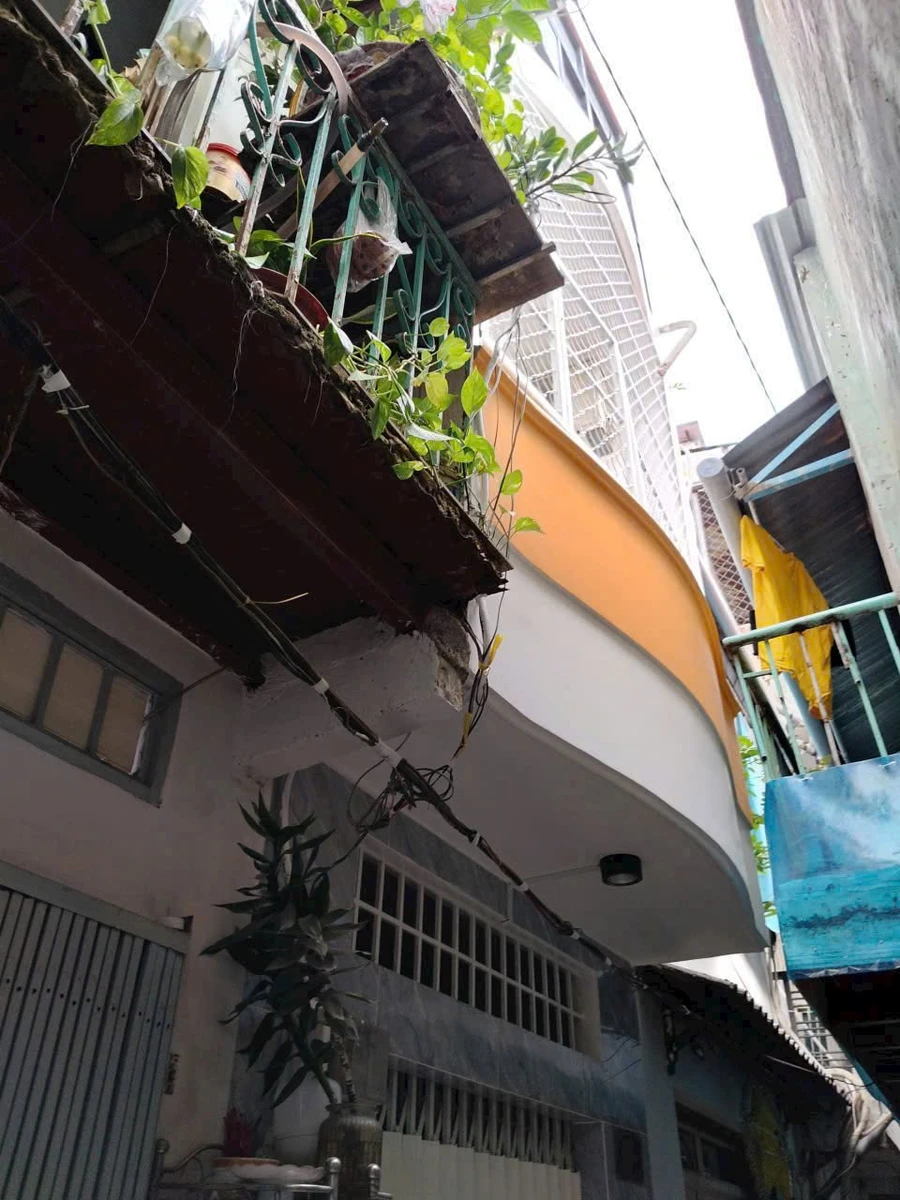 Bán nhà 3 tầng hẻm Lạc Long Quân, P5 Quận 11, 2PN 2WC, giá 1,75 tỷ - Ảnh thu nhỏ 5