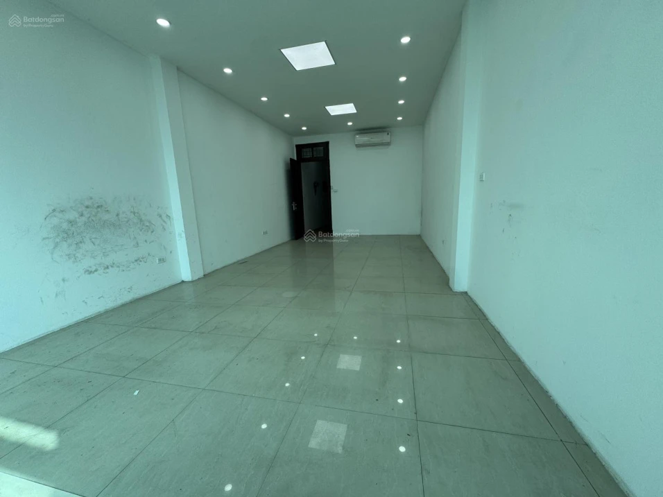 Văn phòng 40m2 tại phố Hoàng Ngân - Giá 8tr/th - Phù hợp 5 - 7 nhân sự - Vào ngay - Ảnh thu nhỏ 3