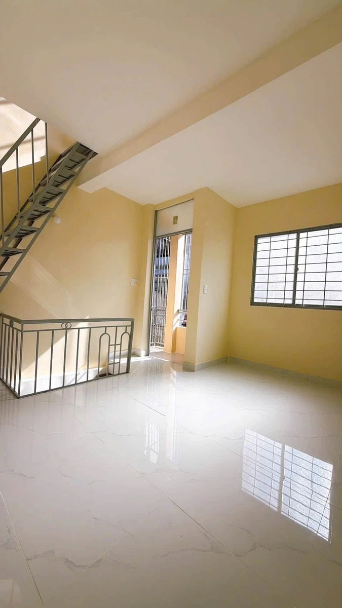Bán nhà hẻm 17,1m2 trệt 2 lầu 2PN gần nhà thờ Xóm Chiếu, Quận 4, giá 3 tỷ - Ảnh thu nhỏ 5