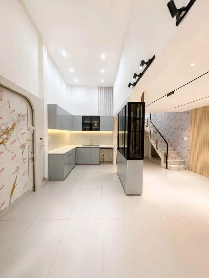 Bán nhà 5 phòng ngủ 160m2 Tôn Đản Quận 4 giá 6 tỷ 499 triệu - Ảnh thu nhỏ 2