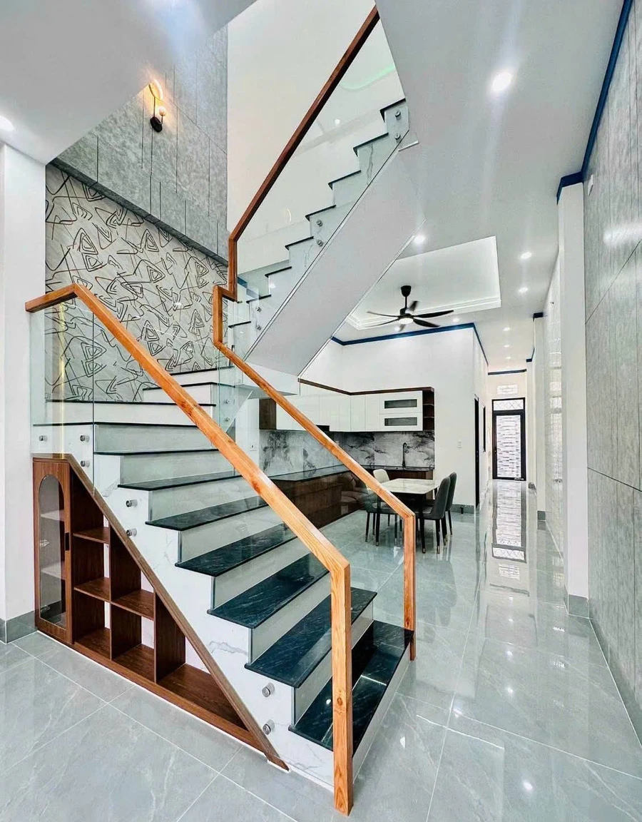 Bán nhà 1 trệt 1 lầu 3PN hiện đại gần chợ Phú Thọ, Đồng Nai, 105m2 - Ảnh thu nhỏ 4