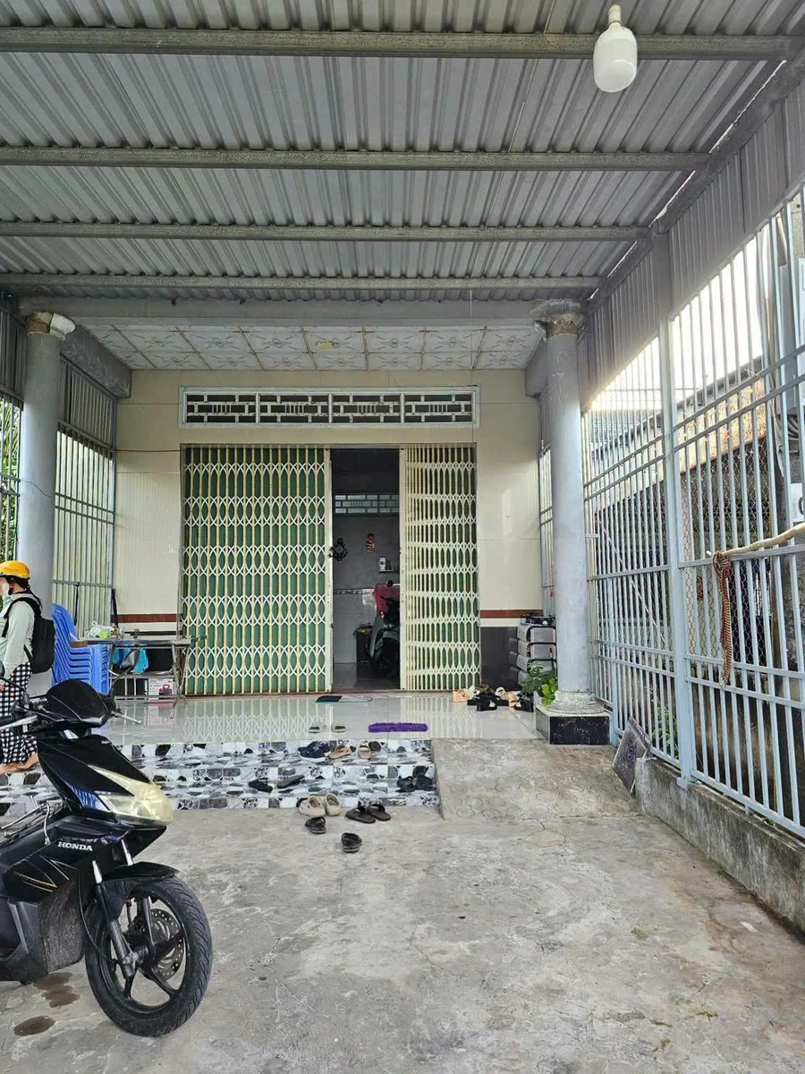 Bán nhà cấp 4 mới 200m2 thổ cư view kênh Chín Viên, Phường Lý Văn Lâm, Cà Mau - Ảnh thu nhỏ 2