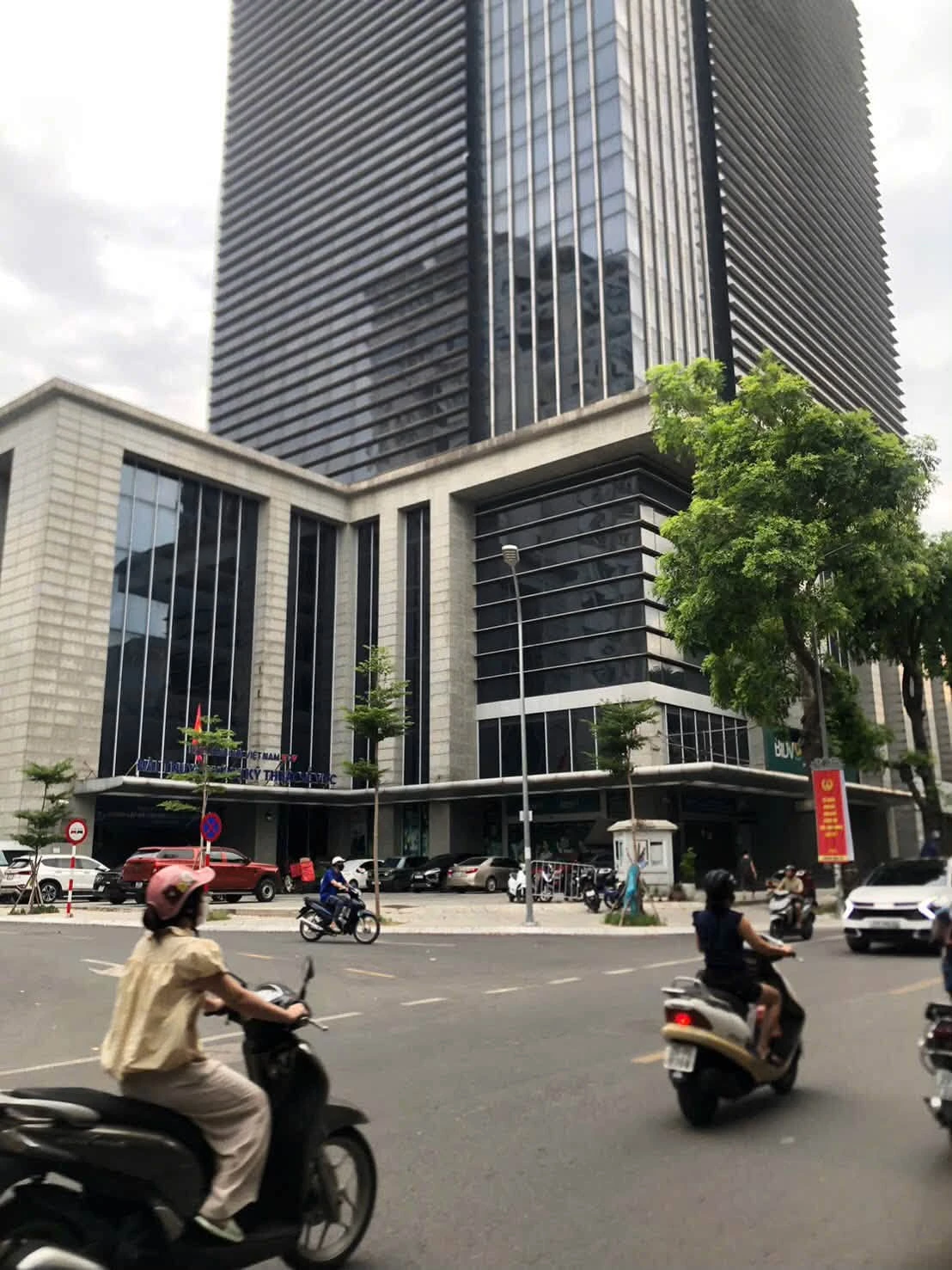 Bán nhà 3 tầng 44m gần ô tô Tứ Tung 10 tỷ - Ảnh 1