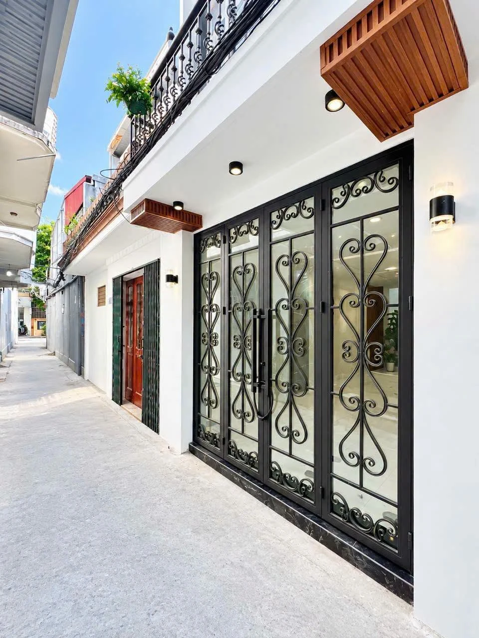 Bán nhà 3 tầng 3 phòng ngủ 38m² Tôn Đức Thắng - Ảnh 1