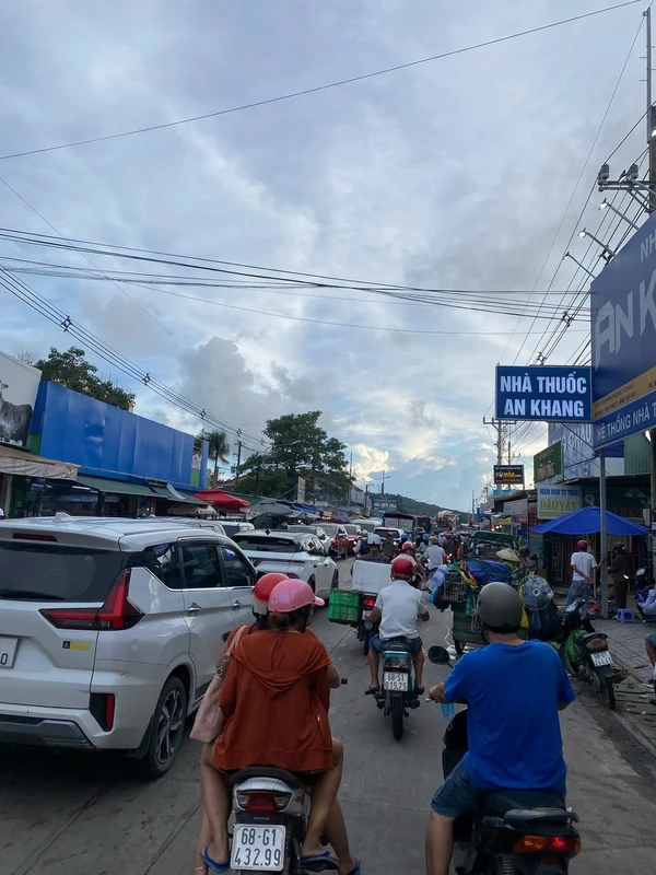 Bán đất 100m² full thổ cư gần chợ Dương Đông, giá 1 tỷ