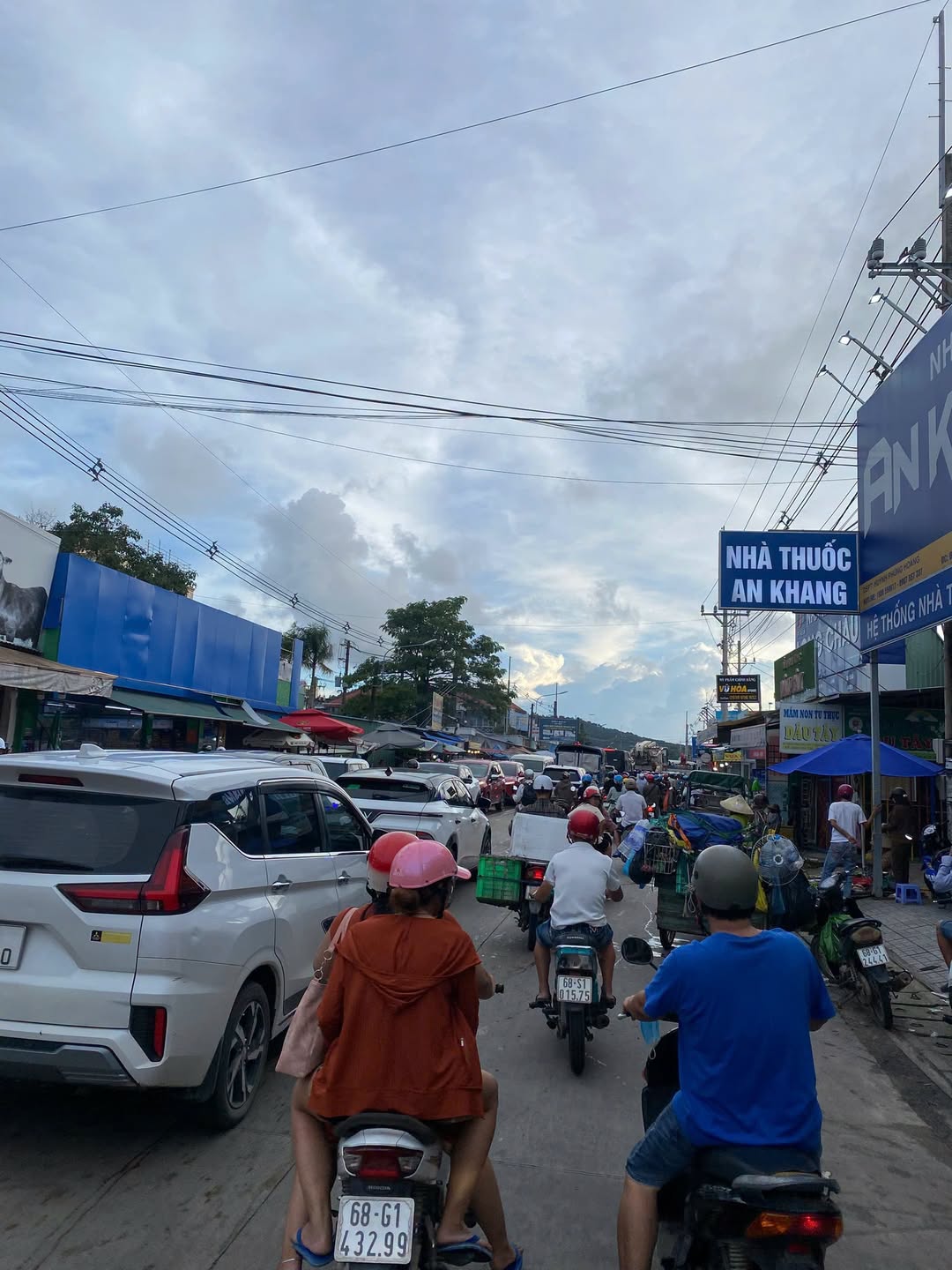 Bán đất 100m² full thổ cư gần chợ Dương Đông, giá 1 tỷ