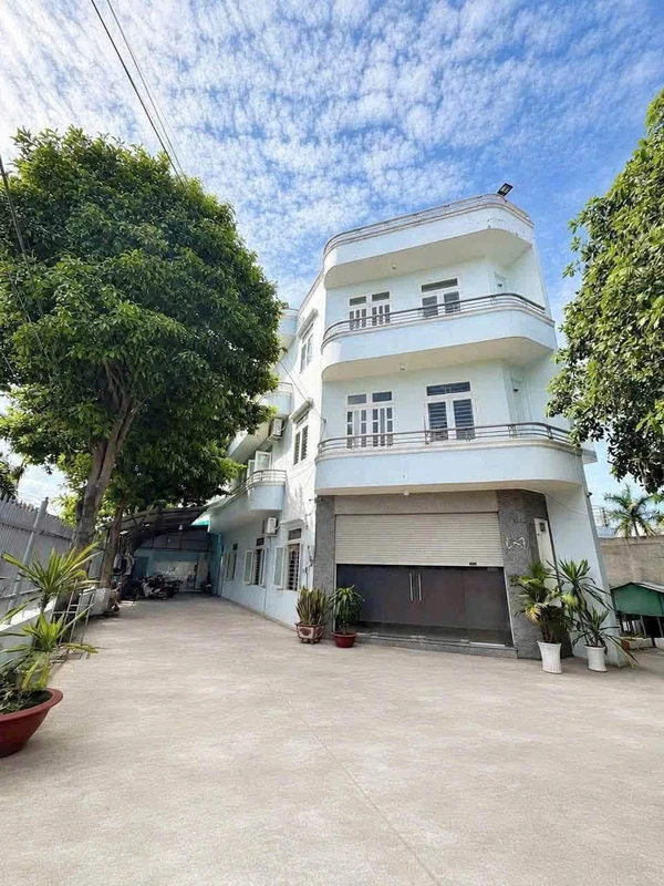 Bán nhà lầu góc 2 mặt tiền 400m² Tân Hiệp 9 tỷ