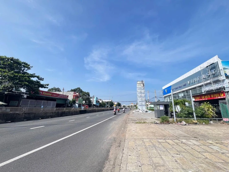 Bán nhà mặt tiền Phan Thiết 100m2 1PN giá 3.2 tỷ