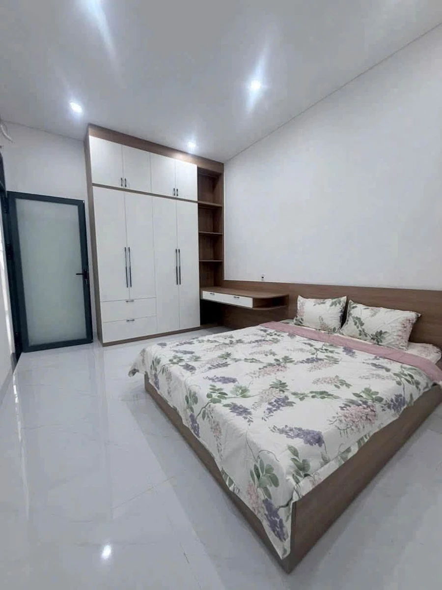 Bán nhà mặt tiền 187C Nguyễn Trường Tộ 3PN 2WC 105m2 - Ảnh thu nhỏ 4