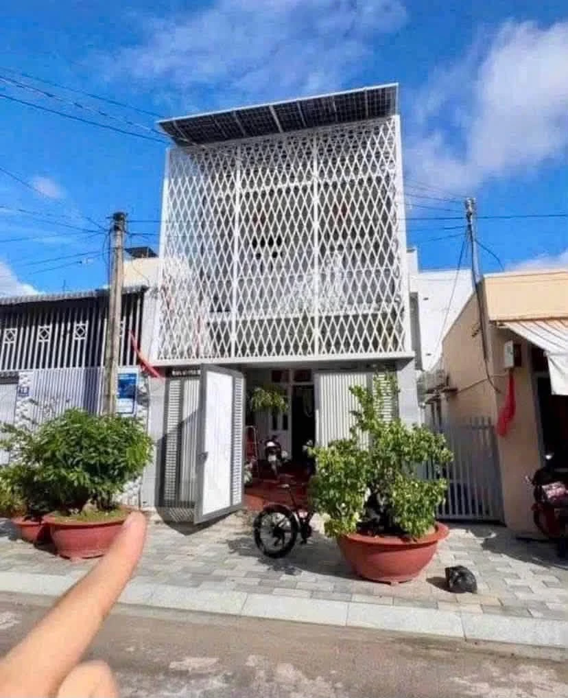 Bán nhà lầu mặt tiền đường Trần Quang Diệu Phan Thiết 100m2 - Ảnh thu nhỏ 2