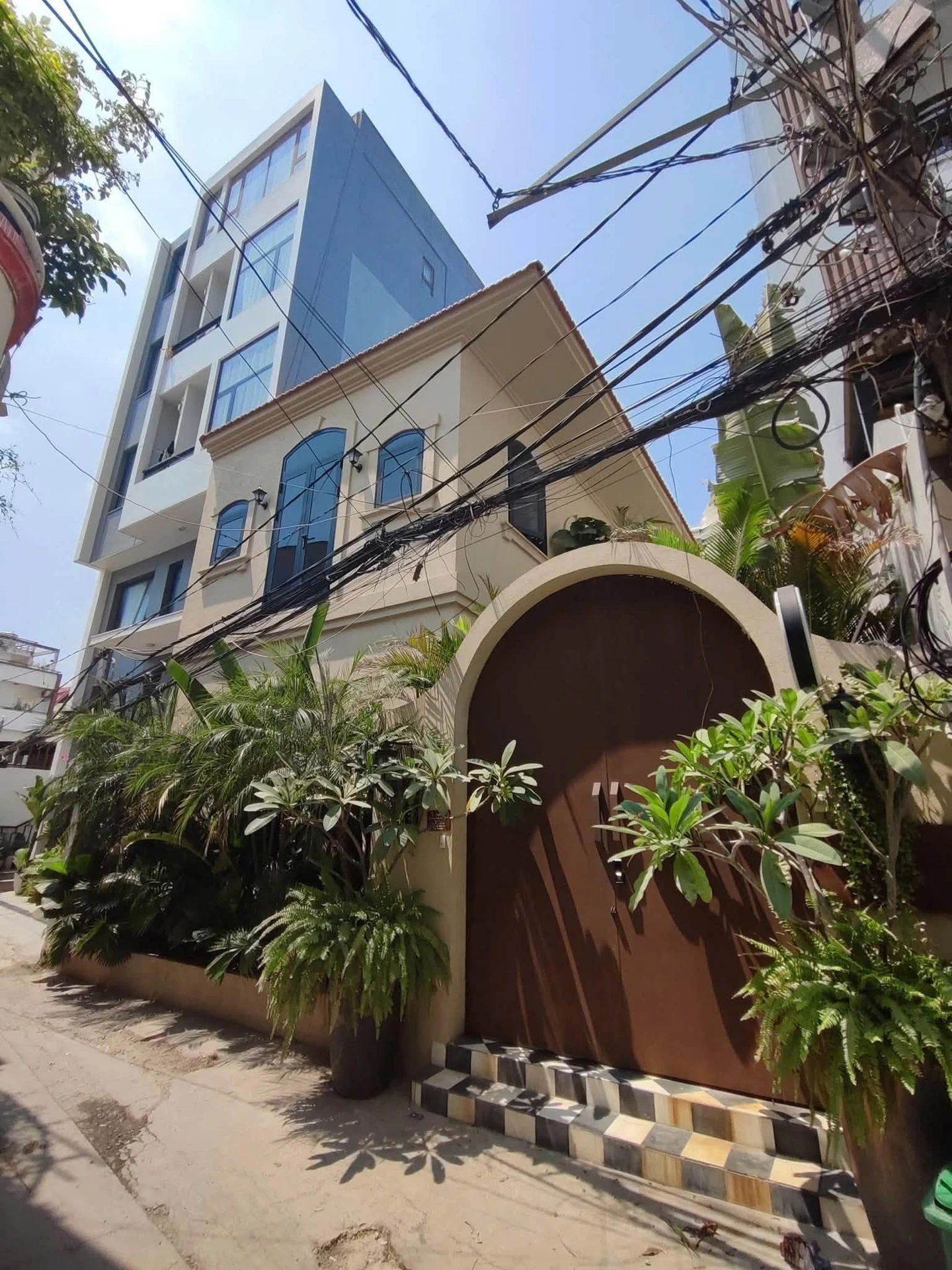 Bán villa hồ bơi sân vườn tại Thảo Điền, 192m², 8 phòng cho thuê - Ảnh 1