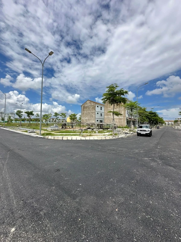 Bán lô góc 2 mặt tiền 209,5m² Royal Park Huế