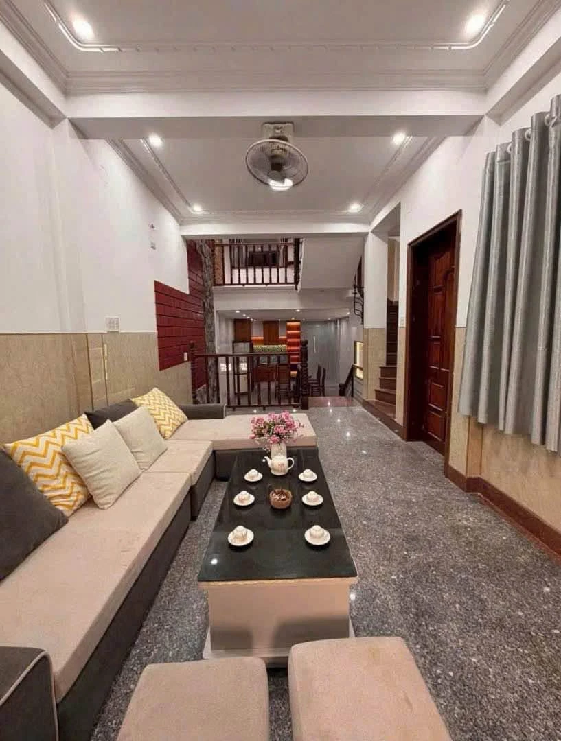 Bán nhà 3 tầng 71m² mặt tiền Tô Hiến Thành, Quy Nhơn - Ảnh 1