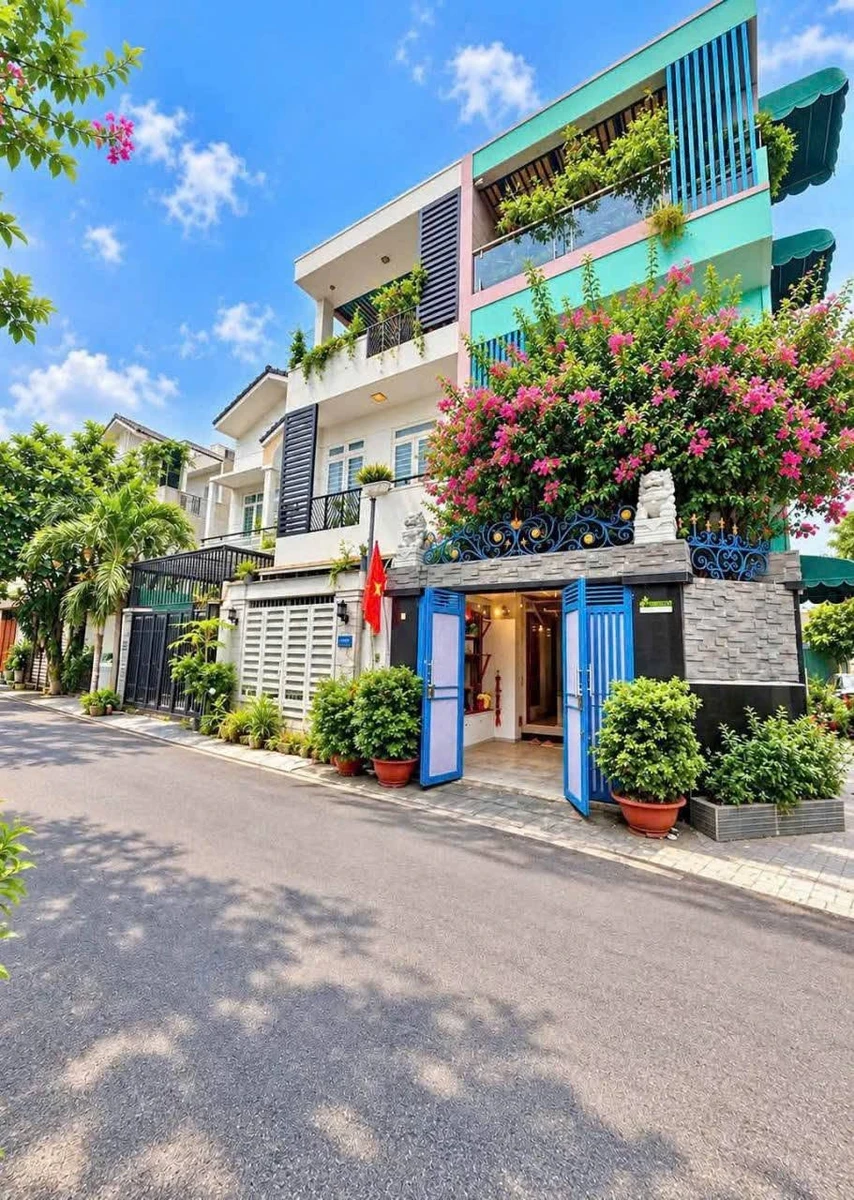 Bán nhà góc 3 tầng 52m2 4PN gần Vincom Lê Văn Việt, Quận 9, giá 6,24 tỷ - Ảnh 1