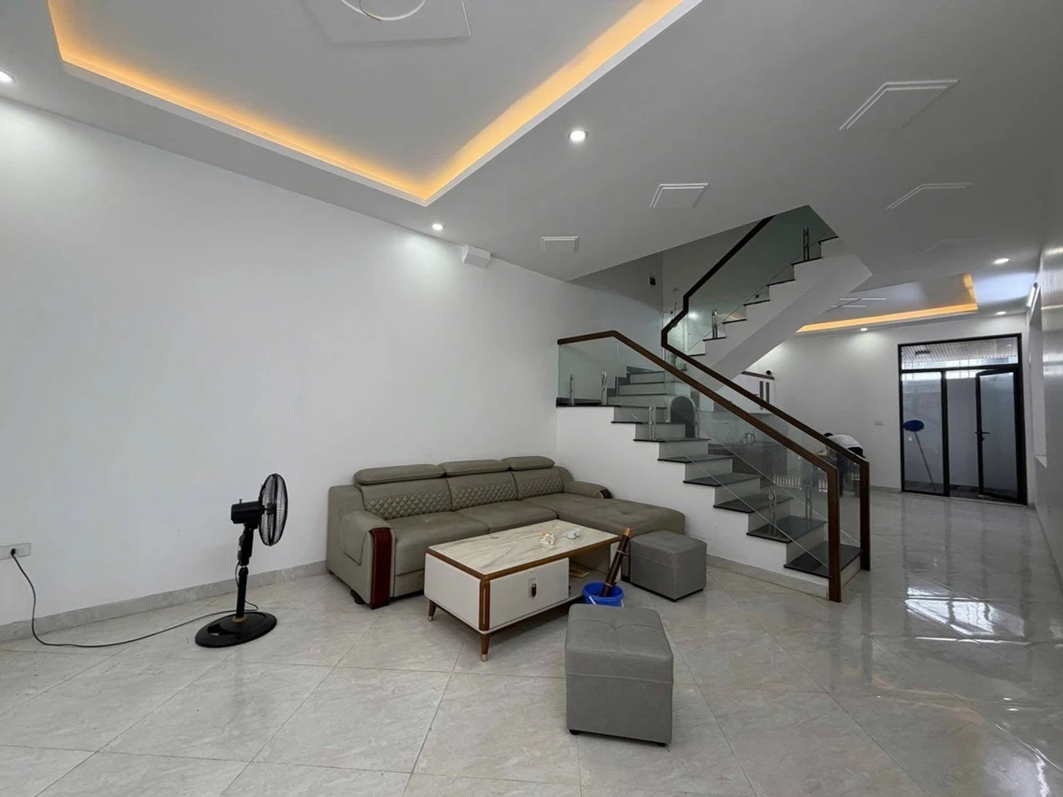 Bán nhà 3 tầng 69m2 trung tâm Hoàng Huy hơn 3 tỷ - Ảnh 1