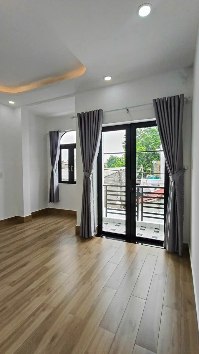 Bán nhà hiện đại 2PN nội thất sang trọng 64m² Hóc Môn 2,45 tỷ - Ảnh thu nhỏ 2