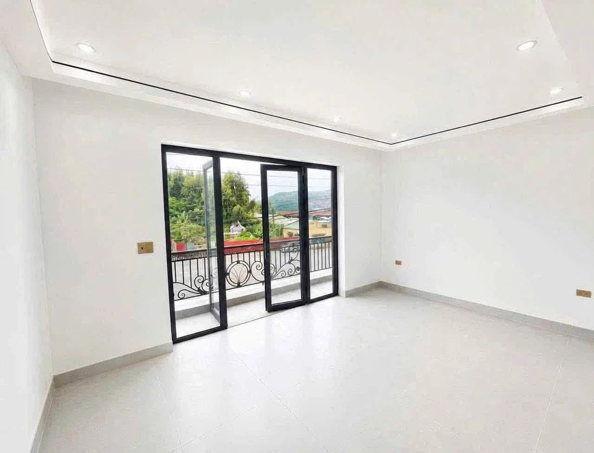 Bán nhà 5 tầng 99m² có thang máy gần Cầu Trắng - Ảnh thu nhỏ 2