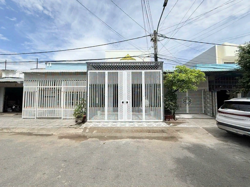 Bán nhà mặt tiền 100m² tại Rạch Giá, giá 1 tỷ 990 triệu