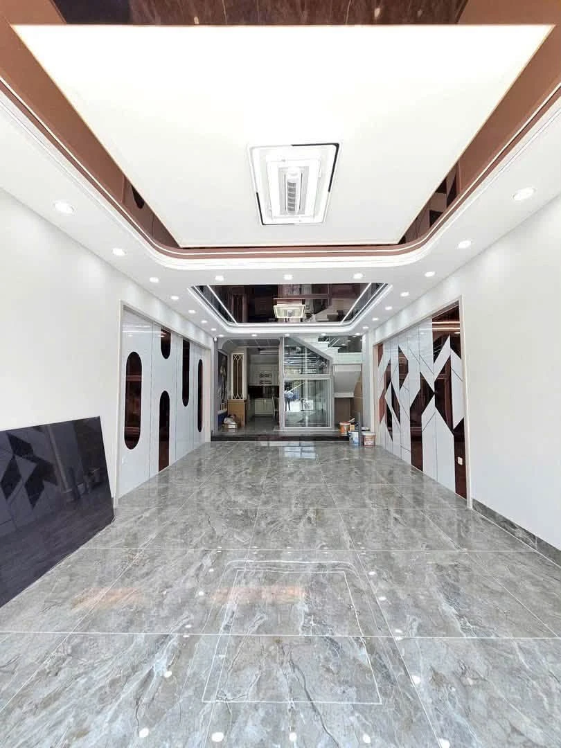 Bán nhà mặt tiền Hai Bà Trưng Dĩ An 5x18m, 1 trệt 3 lầu, thang máy, 12,8 tỷ - Ảnh thu nhỏ 2