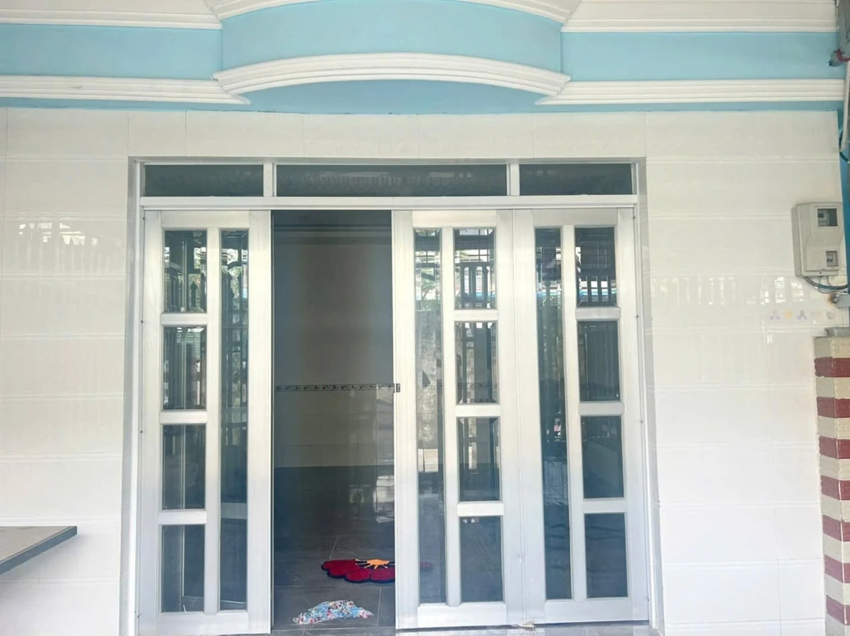 Cho thuê nhà 1 trệt 1 lầu 96m2, 2PN, sân đậu ô tô, hẻm Nguyễn Thiện Thuật, Rạch Giá - Ảnh thu nhỏ 2