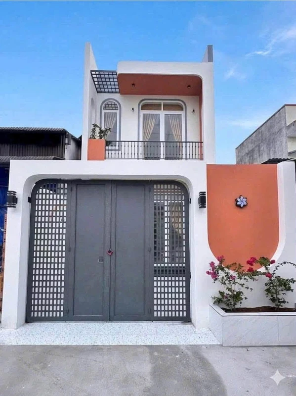 Nhà lầu bán 3PN, 2WC 90m² Long Hoa, Tây Ninh