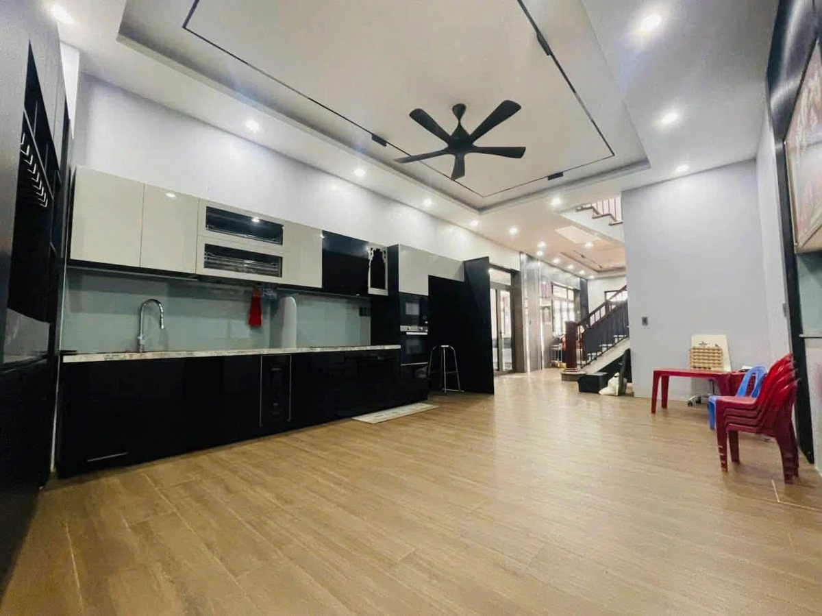 Bán biệt thự hiện đại 200m2, 4 phòng ngủ, Tân Phong - Ảnh thu nhỏ 4