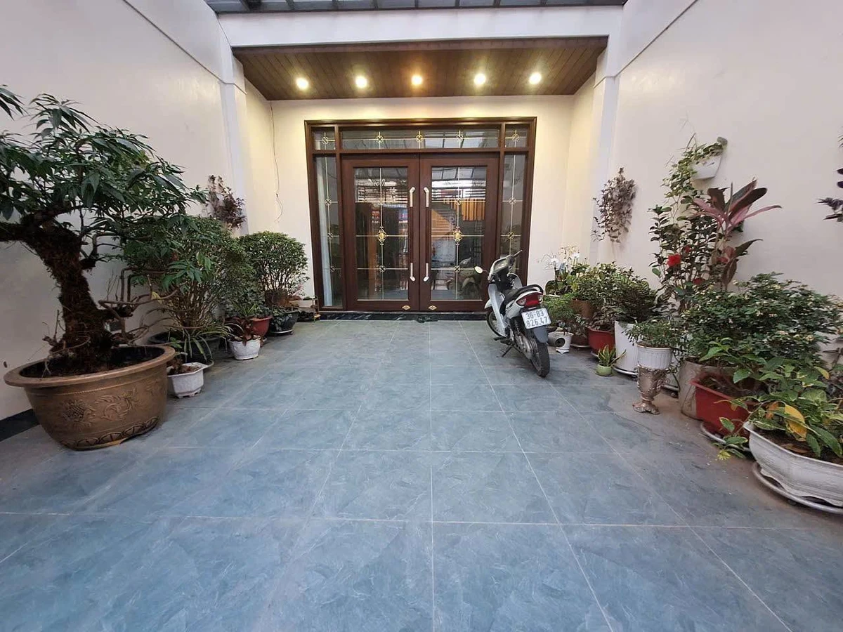 Bán nhà 3 tầng 120m² mặt tiền 5m, Quận 12 - Ảnh 1