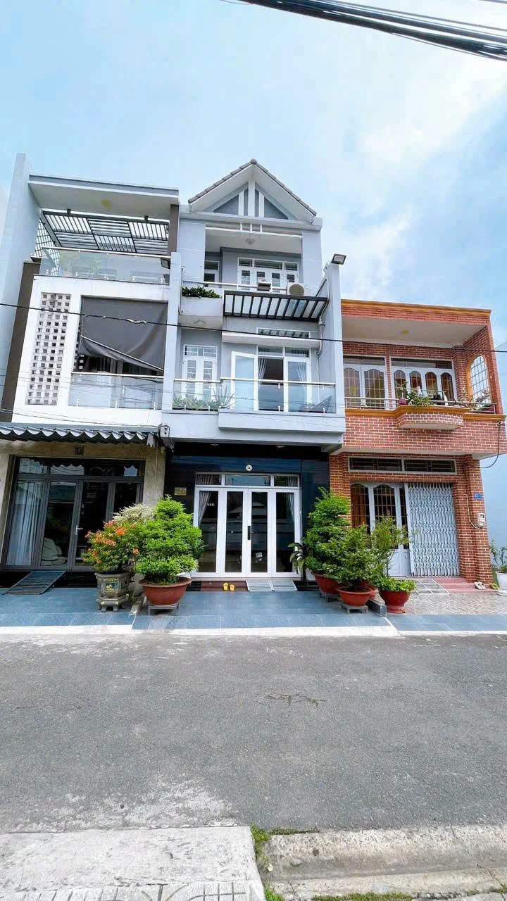 Bán nhà 1 trệt 2 lầu 77m2 gần Vincom Biên Hòa 6 tỷ 300 triệu - Ảnh 1