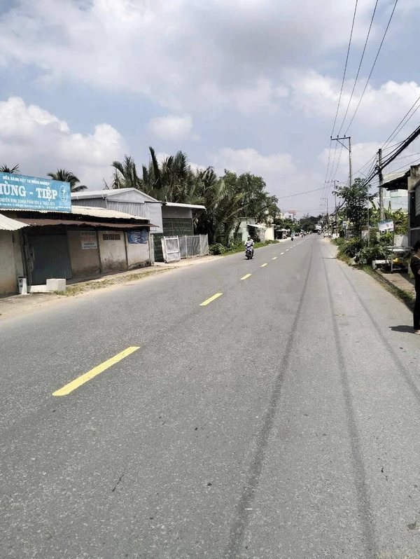Bán nhà mặt tiền 700m2, 2PN Giồng Trôm, Bến Tre