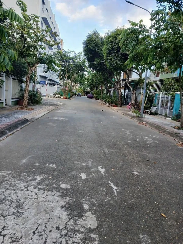Bán nhà 1 trệt 1 lầu 111,6m2, 4 phòng ngủ, đường số 7 KDC Chợ Chùa, Phú Tân, Bến Tre