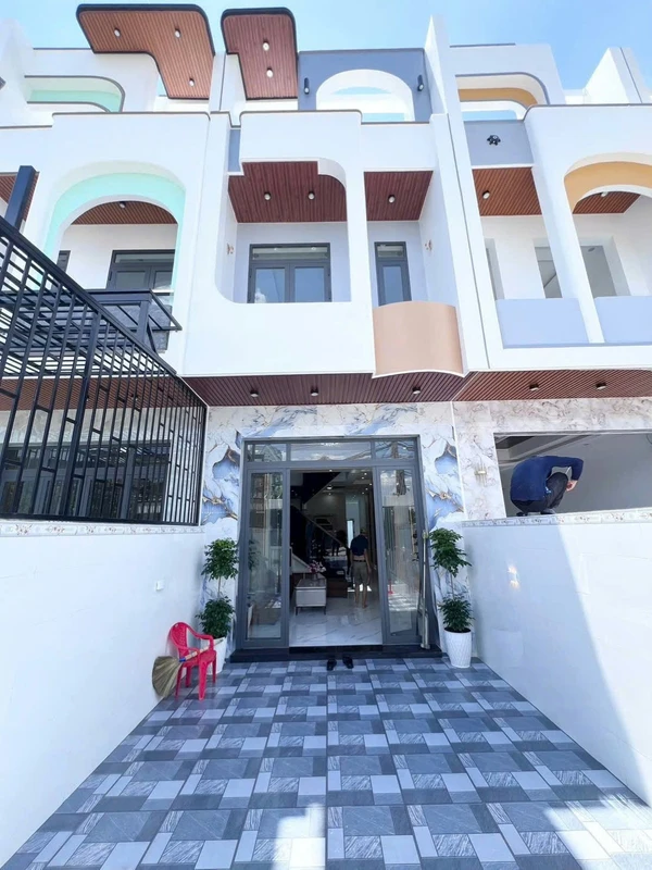 Bán nhà mặt tiền Lê Thị Ty 4x33m, 3PN full nội thất Long An