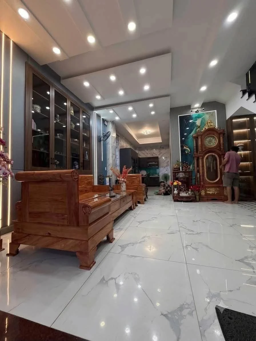 Bán nhà 1 trệt 2 lầu Nguyễn Du, Dĩ An, 106,6m² giá 5,9 tỷ - Ảnh thu nhỏ 2