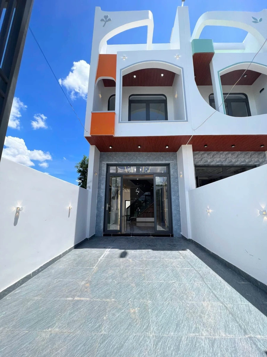 Bán nhà phố 96m² gần chợ Hưng Long, Bình Chánh 2,65 tỷ - Ảnh 1